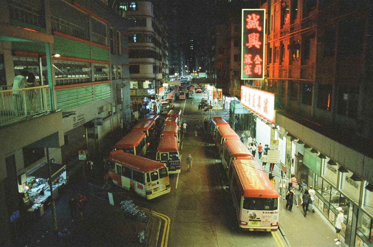 8 - Paysage nocturne de Hong Kong